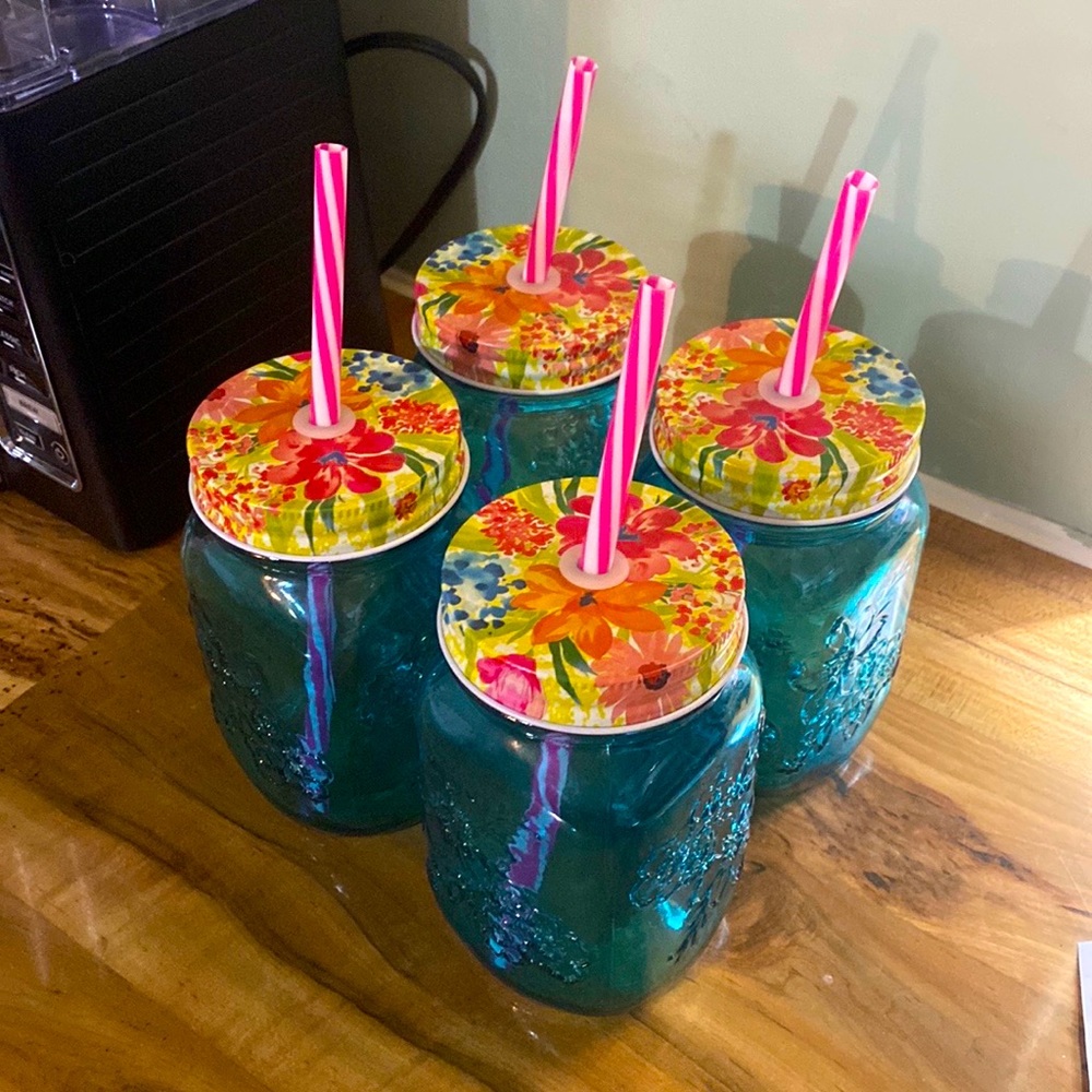 The Pioneer Woman mason jar cups with lids and straws